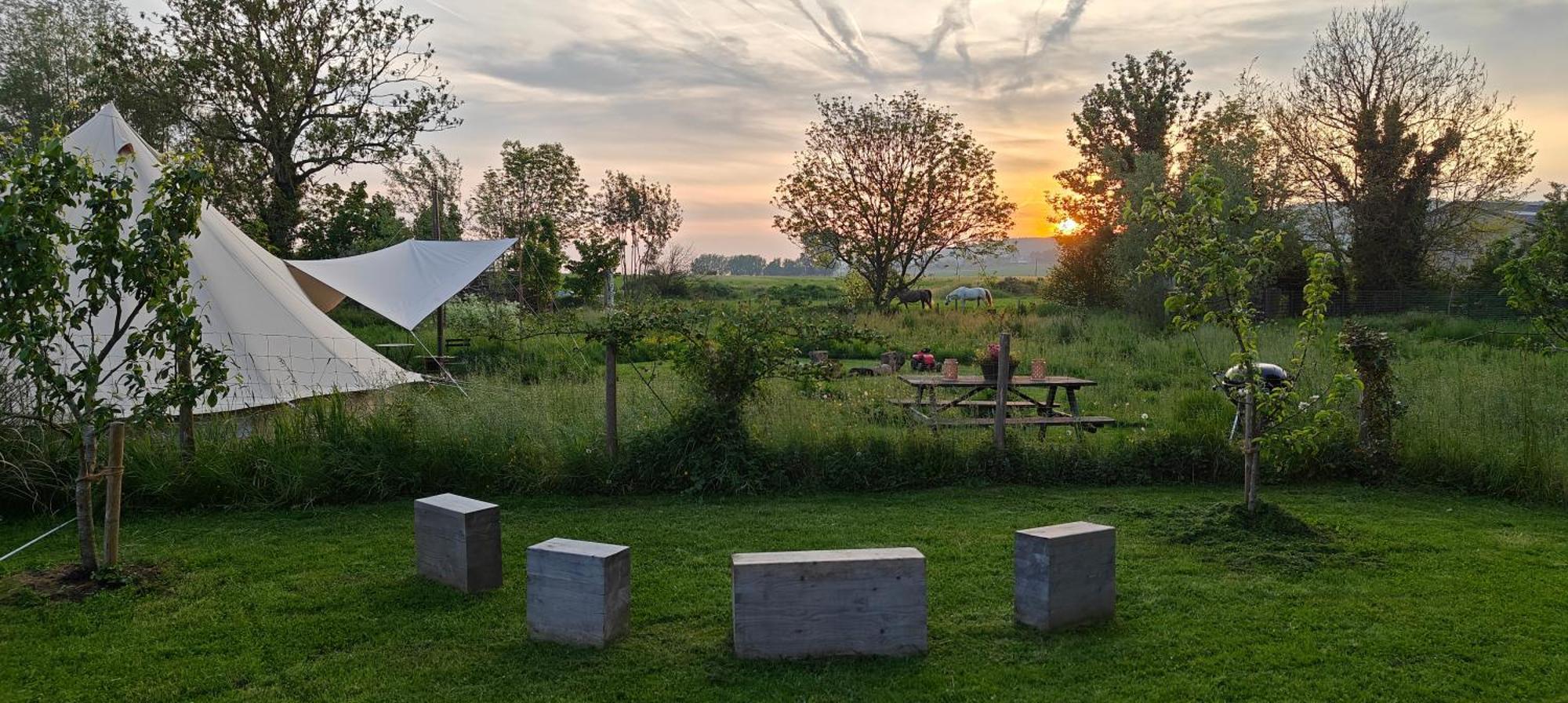 Hotel Au Pied Du Trieu, The Glamping Experience Labroye Exterior foto